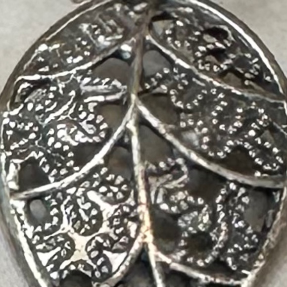 2/$15 Silver tone dangle earrings w/beads Leaves have filigree design - Picture 15 of 15